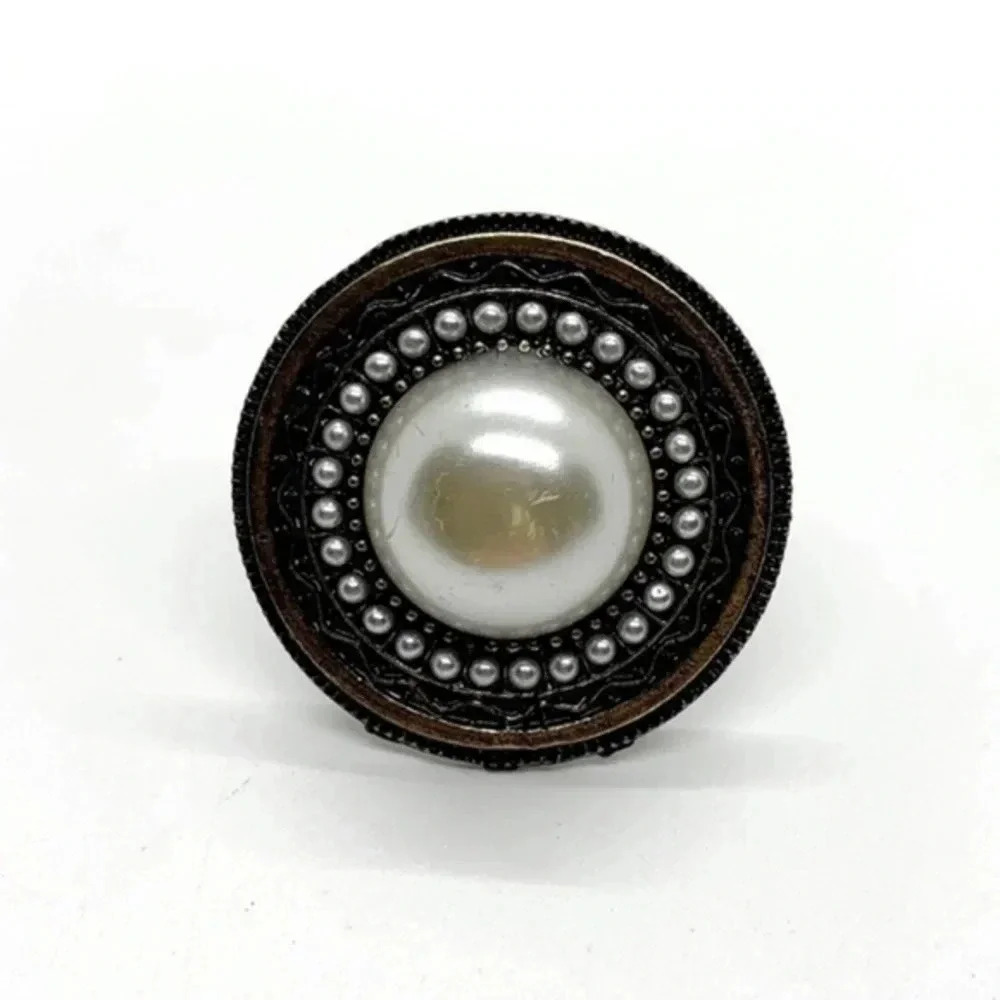 SOLD!! Huge 90s Vintage Statement Ring, Pearl Center Circular Costume Ring. - Picture 4 of 5